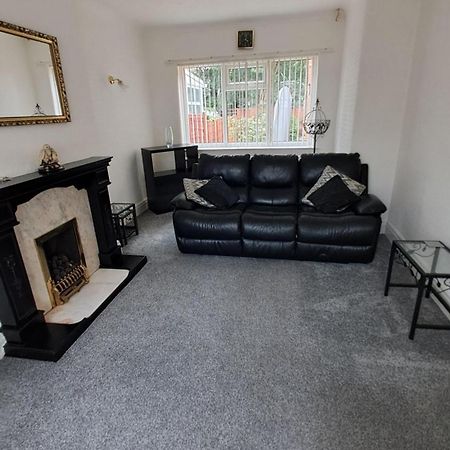 Dalton House - Three Bedroom Property Stretford Free Parking Near The Trafford Centre Manchester Eksteriør bilde