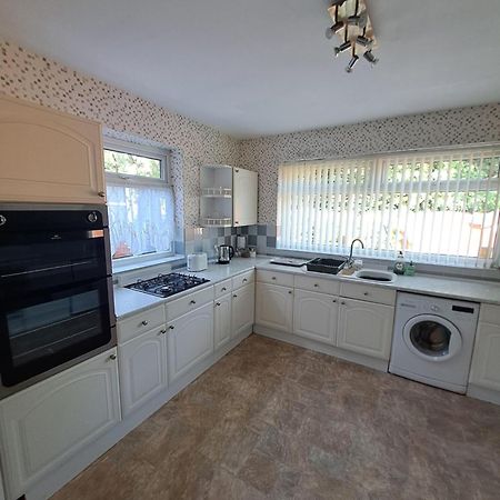 Dalton House - Three Bedroom Property Stretford Free Parking Near The Trafford Centre Manchester Eksteriør bilde